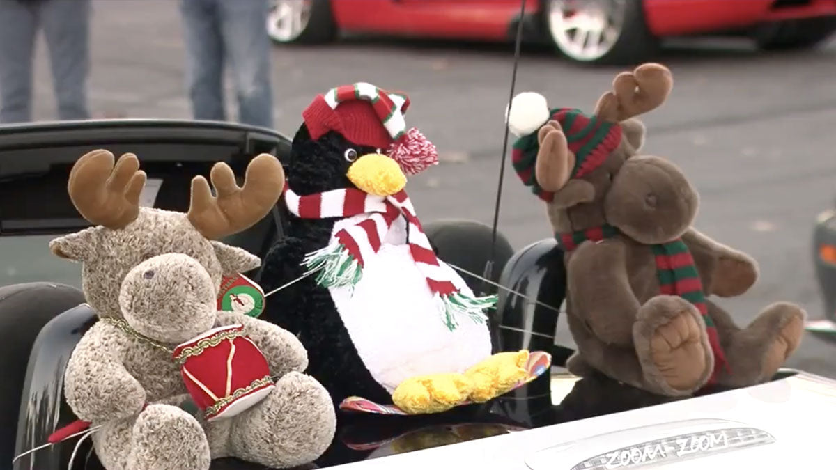 Festive Cars Drive Through El Cajon for Jingle Cruise